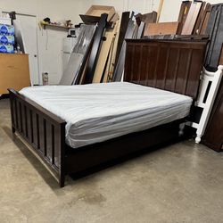 Queen bed $280