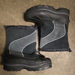 Snow Boots, boys size 4
