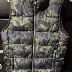 Like New. Gap Kids Size Small Puffer Winter Vest