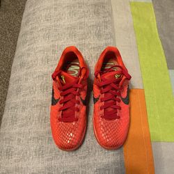 Kobe 6 Reverse Grinches Size 6 Youth