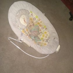 Disney Winnie The Pooh Vibrating Music Playing Baby Bouncer Seat