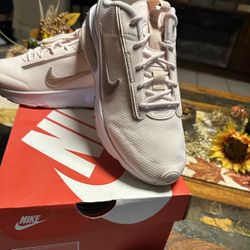 Women's Air Max INTRLK Lite Sneaker NEW NEVER USE Size 8.5 Asking $75 Price Firm!