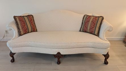 Elegant Queen Anne Camelback Sofa – Excellent Condition