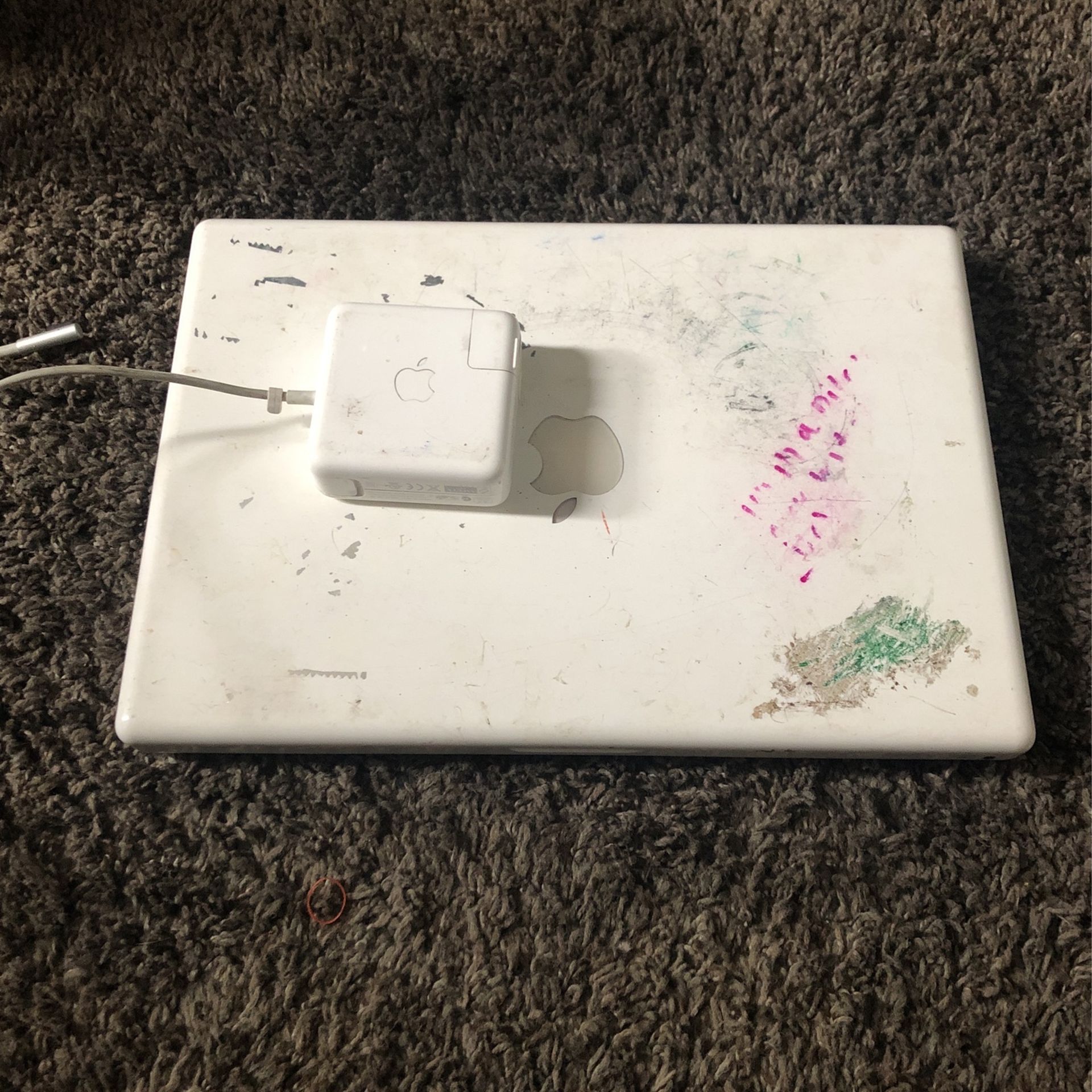 apple laptop turns on but selling for parts