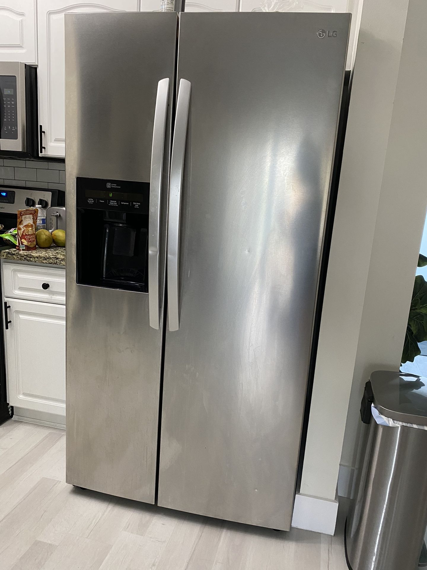 LG SIDE BY SIDE FRENCH DOOR FRIDGE 36” for Sale in Pembroke Pines, FL
