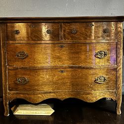 Antique early-1900s tiger oak dresser. Great Condition. 