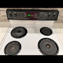 Ge Stove In Excellent Condition 