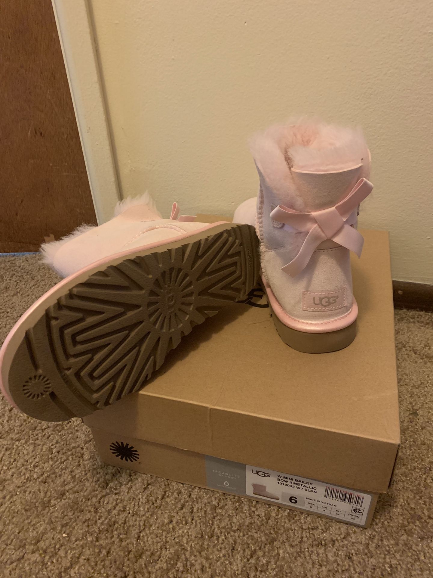 Pink Bailey Bow Ugg Size6