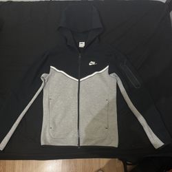 Nike Tech Fleece “grey/black” Size Xs Men’s But Fits Size S Men’s As well 