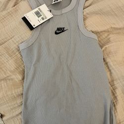 Nike sleeveless top