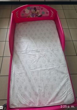 Se vende camita para niña