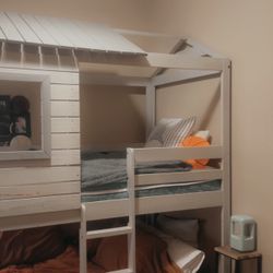 Double twin Bunk Bed