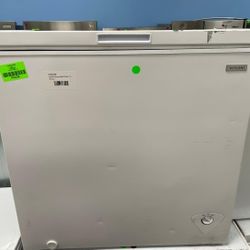 MAGIC CHEF HMCF7W4 7.0 cu. ft. Chest Freezer  T