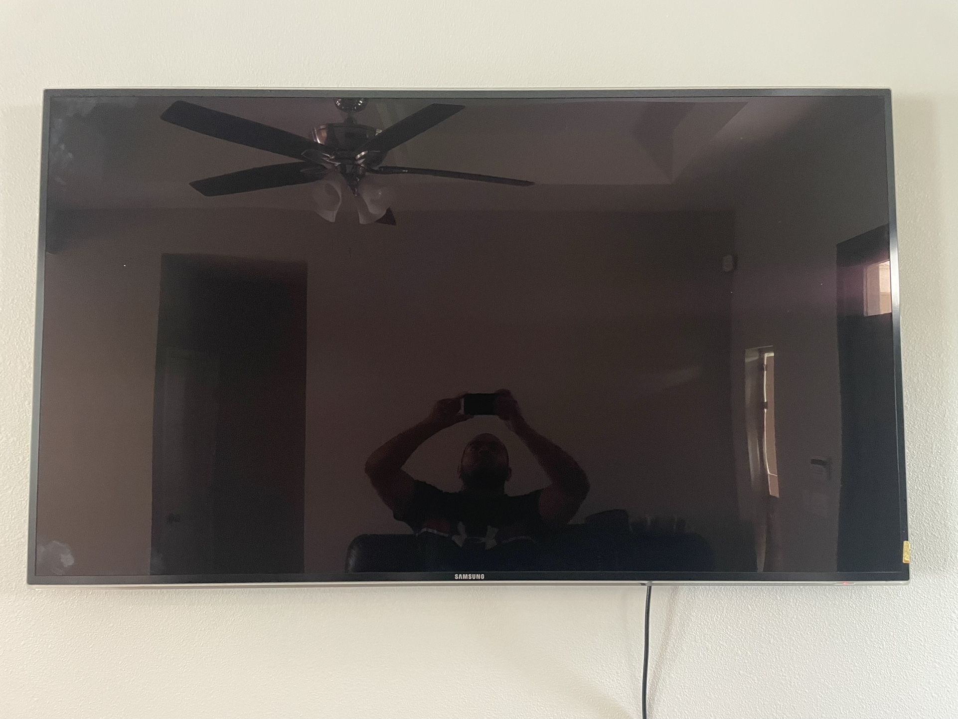 SAMGUNG 54 Inch Smart Tv
