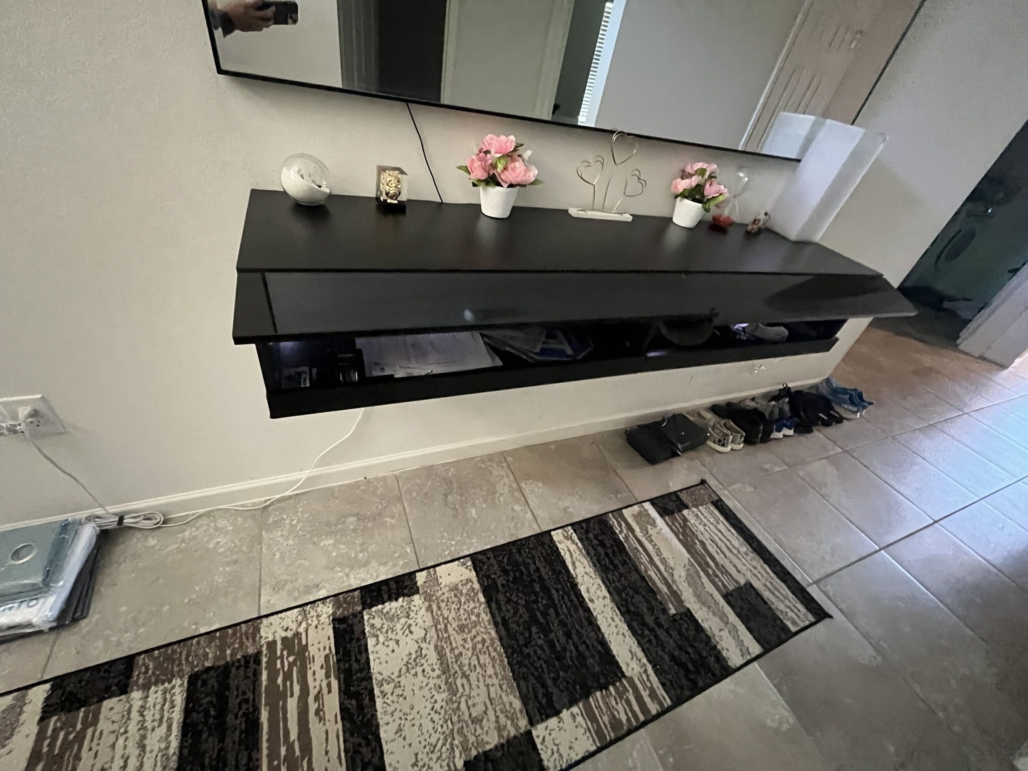Floating shelf