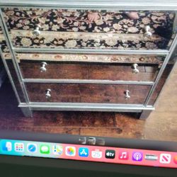 Mirroed 4 Deep Drawer Dresser