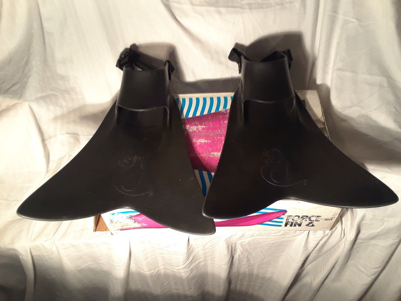 Force Fins-diving fins(Large) Vintage lightly used with Box