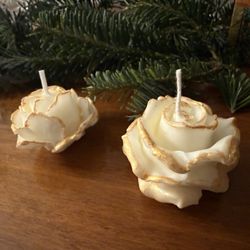 Holiday Special– Handcrafted Floral Soy Candles ✨  Make gifting easy and elegant this season 🎄  Beautiful hand-molded, hand-painted floral soy candl