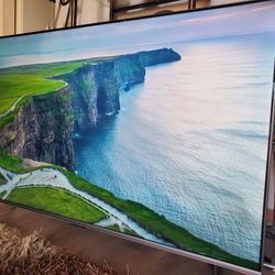 70" Amazon fire smart tv 4k like new less than 4 months old great quality pics no scratch & come with the original Alexa voice remote no scratch 