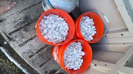 White Landscaping marble chips– 3 Buckets