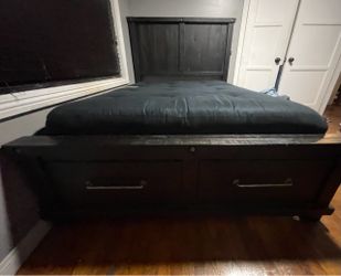 Bed full size