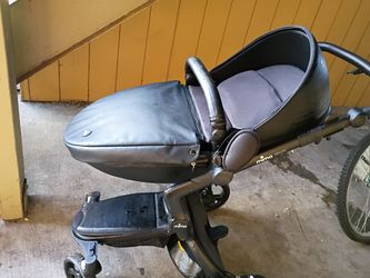 Mima Xari luxury strollers in a black colorway.