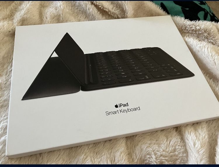 Apple iPad Smart Keyboard, New