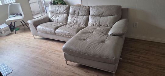 Scandinavian leather couch