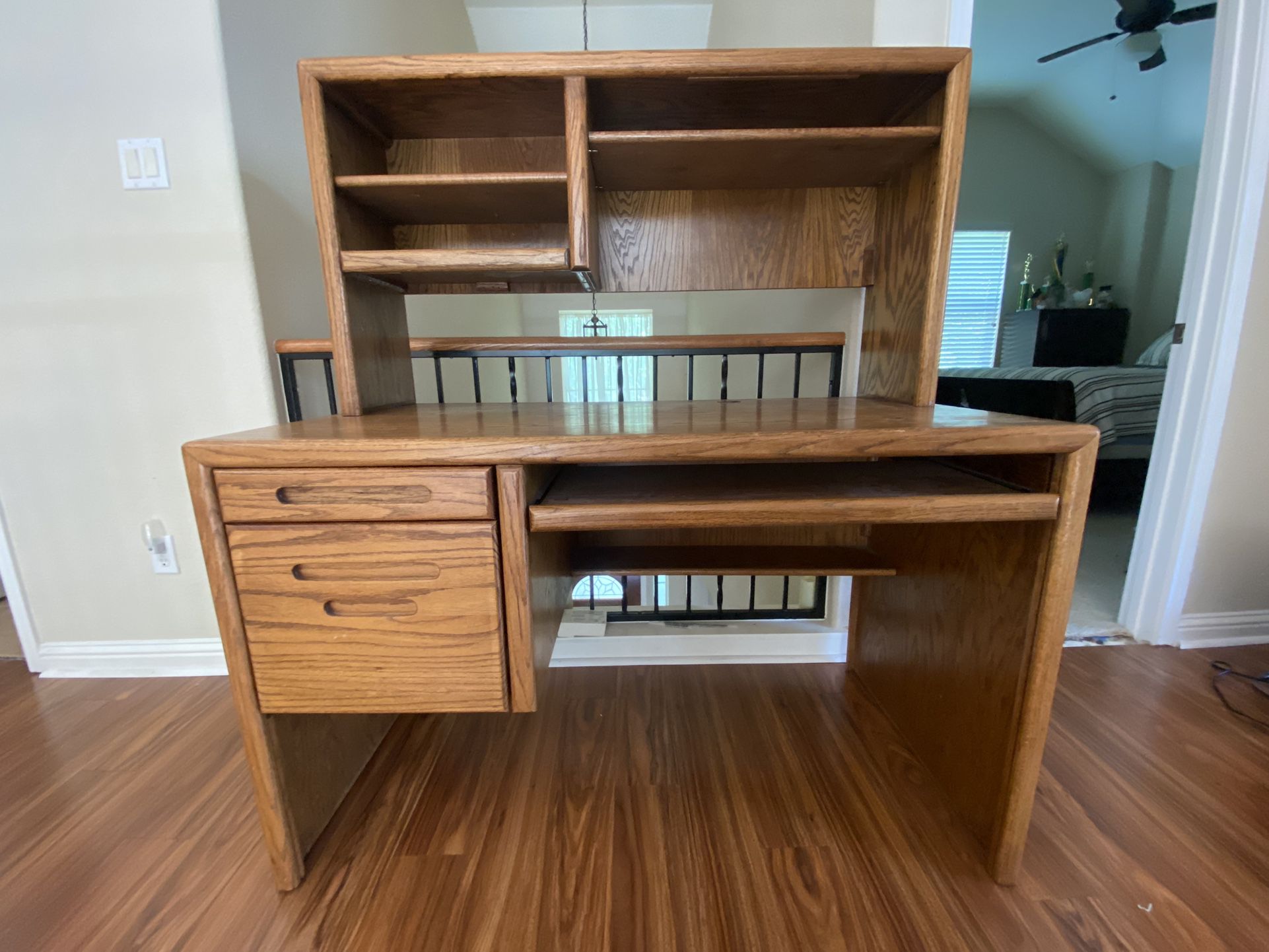 Oak Wood Desk With Hutch