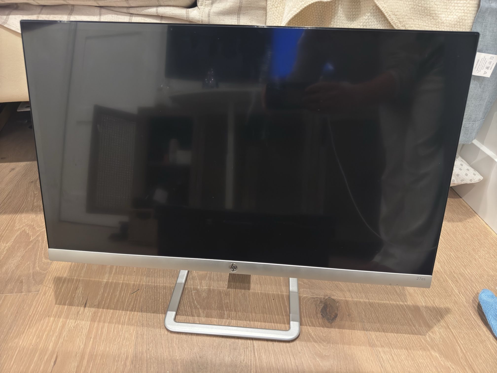 27” HP COMPUTER MONITOR 