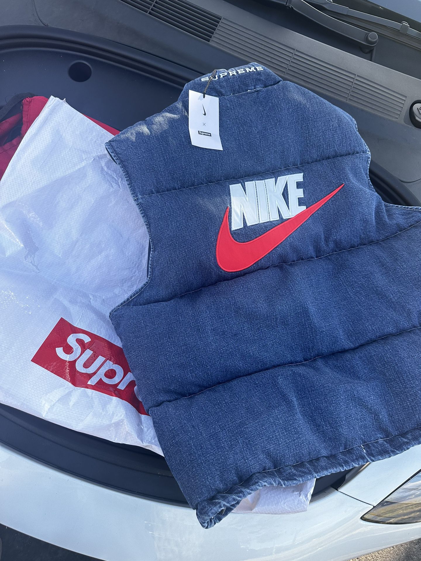 Nike Supreme Puffer Vest jean Size Medium Fits Like Large 
