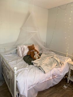 Day bed with trundle