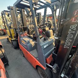 Toyota M6 Forklift 3 Stages 3300 Lbs