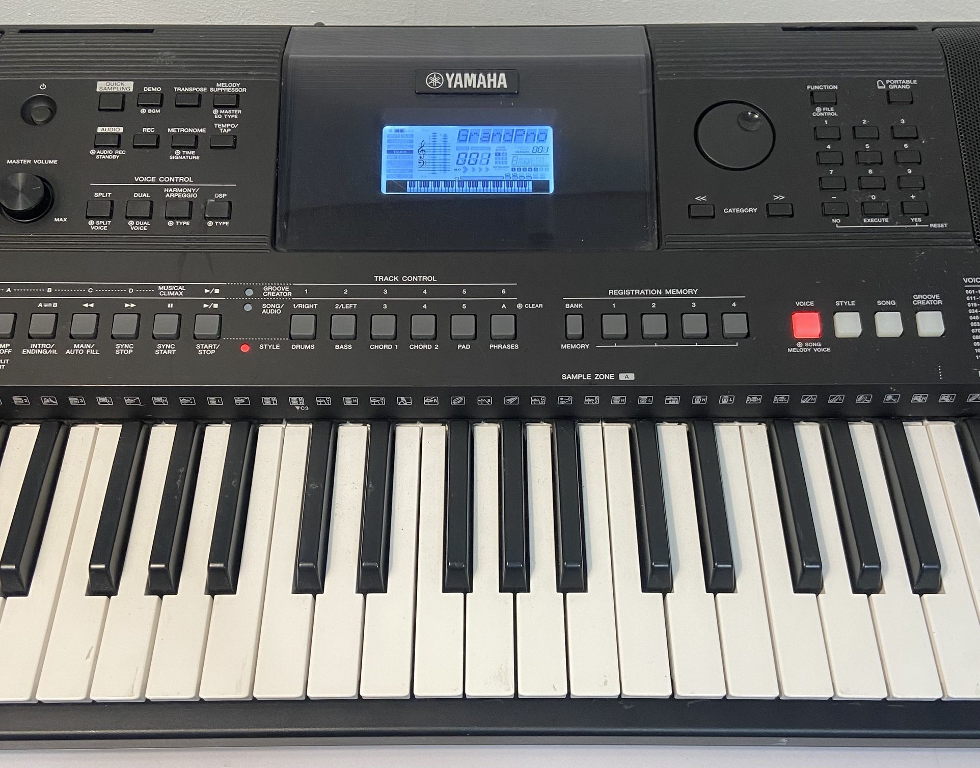 Yamaha PSR-E463  Portable Keyboard 61 Keys Tested & Works (#936)