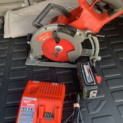Milwaukee M18 FUEL Brushless 7”1/4 Saw