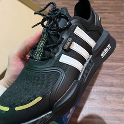 adidas gazelle silver green womens Adidas NMD R1 "Triple White" MISMATE Men's L:12 R:11-BA7245  lostsoles213