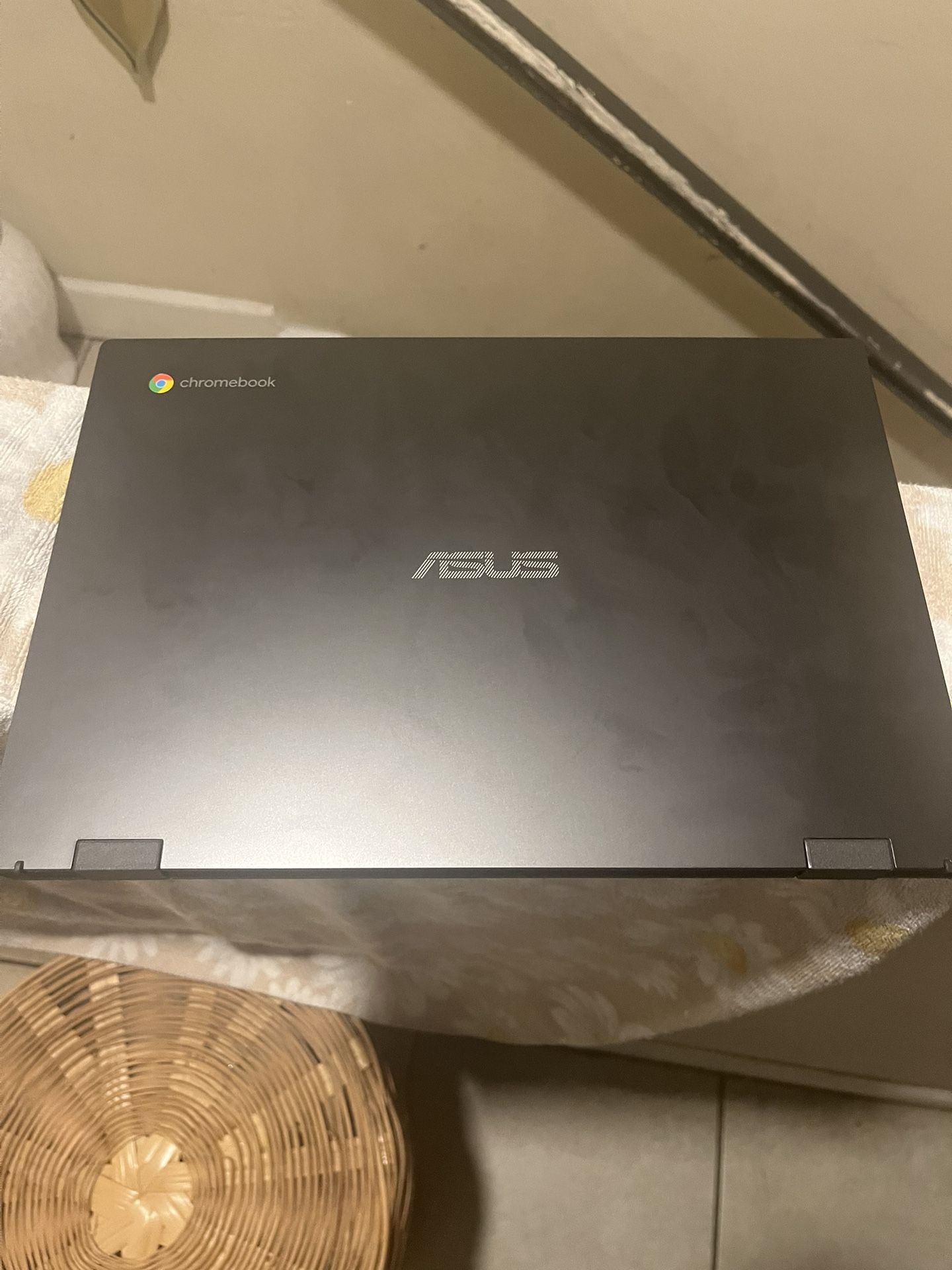 Asus CM1402 14’