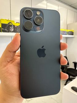 iPhone 15 Pro Max 256GB Unlocked (Financing Available)