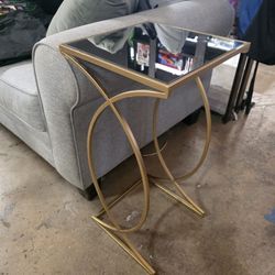 Tall End Table With Metal Geometric-like Base Amd Mirrored Top