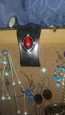 Jewelry lot 300 Peices Of Costume Jewelry Vintage And Modern