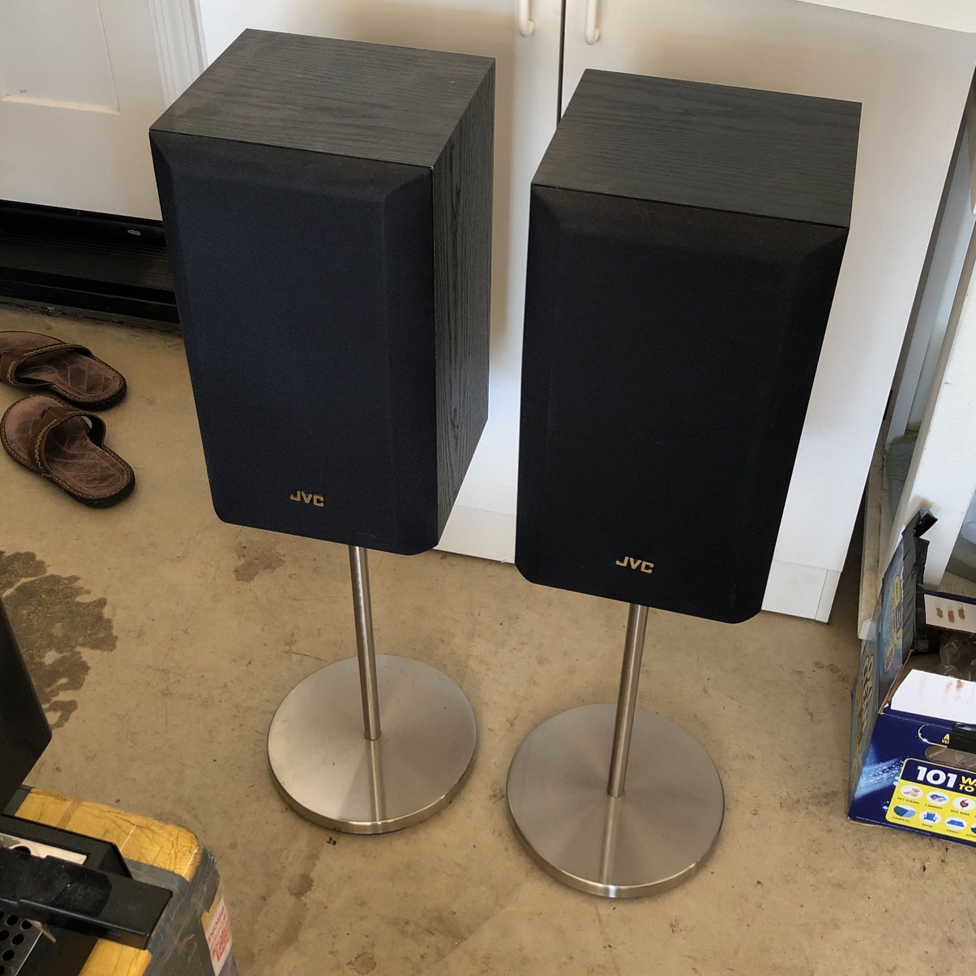 JVC Speakers Pairs With Stand In Great Condition Jbl Bose Marantz Mackies Sony 