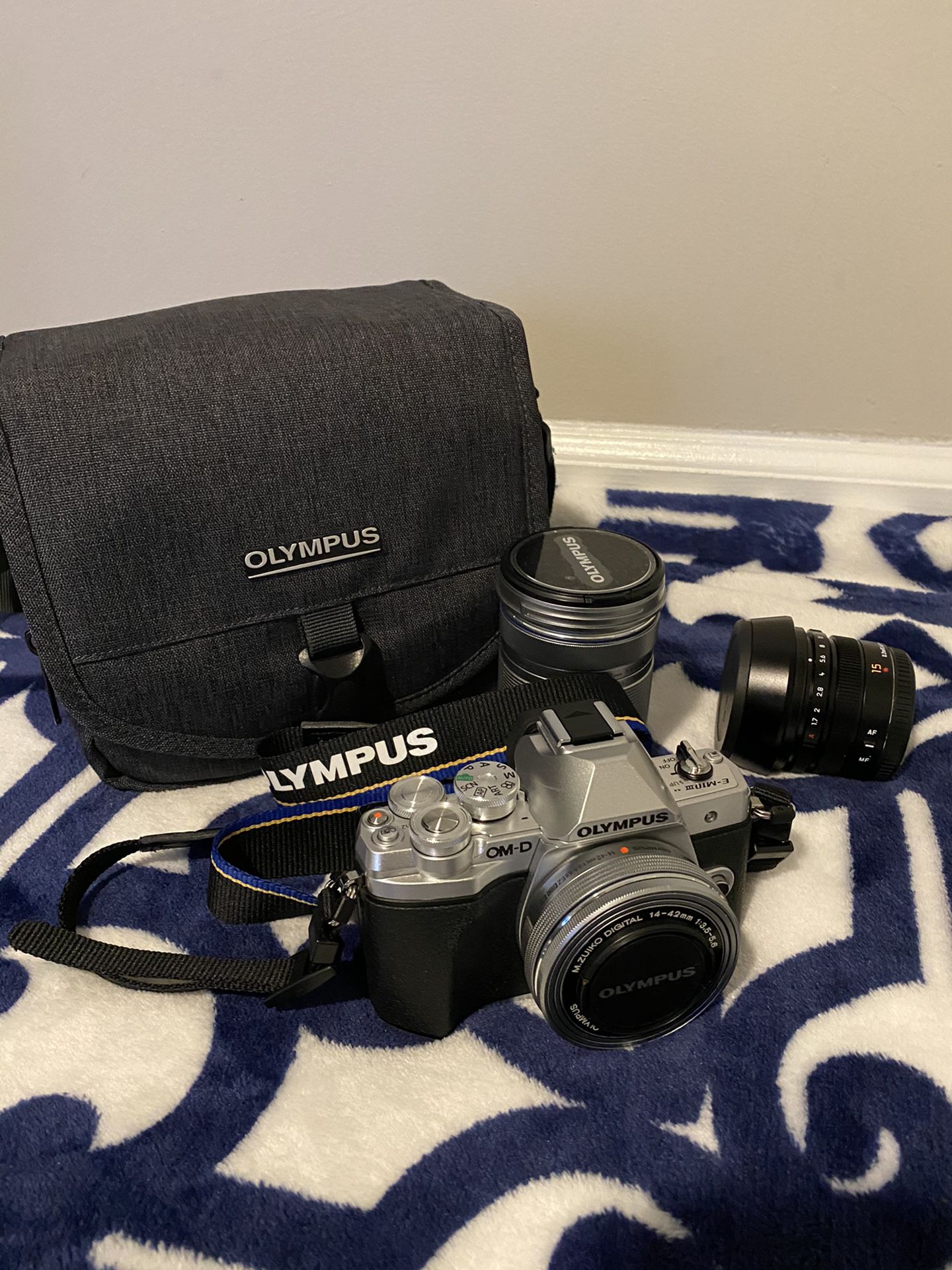 Excellent working condition (almost new) Olympus OM-D EM10 Mark 3 for sale !!!