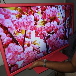 32 Inch Pink Led TV/Remote Excellent Condition