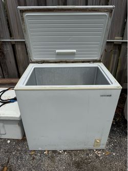 Insignia Chest Freezer