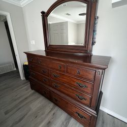 Table ( Comedor ) And Dresser ( Tocador )