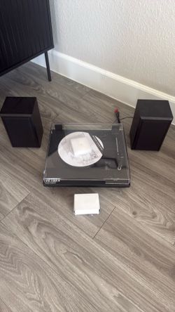 Victoria Record Player