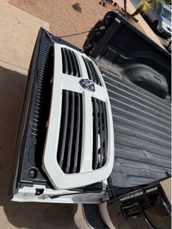 2013-2018 white ram 1500 grill