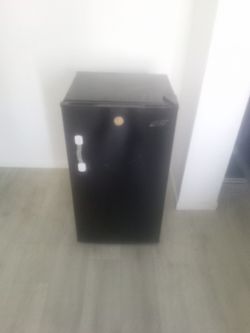 Arctic King Mini fridge