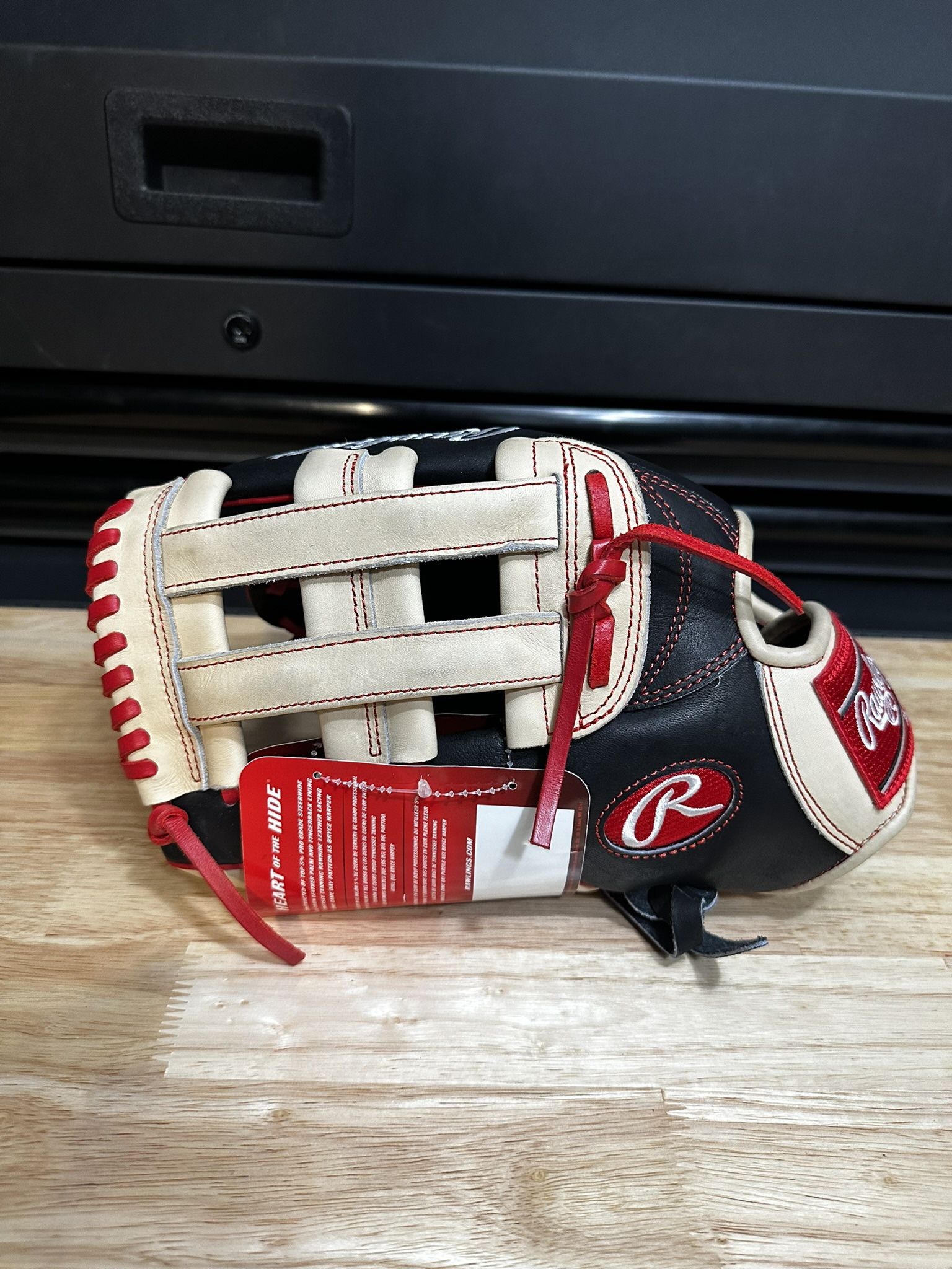*NEW* Rawlings Heart of the Hide outfield baseball/softball glove