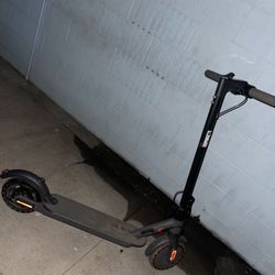 E Scooter LOOKING FOR CASH OR TRADE FOR JETSON Bolt Ebike 